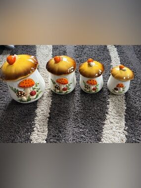 VINTAGE 1978 Sears Roebuck Mushroom Canister Set - Brown/Orange. No cracks